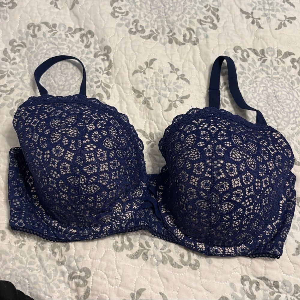 Victoria Secret Demi Bra 343DDream
Angels Lined Lace Underwire Blue Floral
Cute